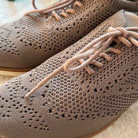 EUROSOFT Virida Perforated Knit Oxford Sneakers - Picture 3 of 11